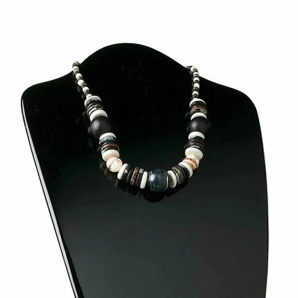 Edgy Handcrafted Philippines Ethnic Wood and Shell Necklace - Picture 2 of 2